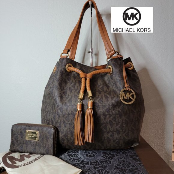 Michael Kors Handbags - MICHAEL KORS Jet Set Fringe Tassel Gathered Shoulder bag with Wallet